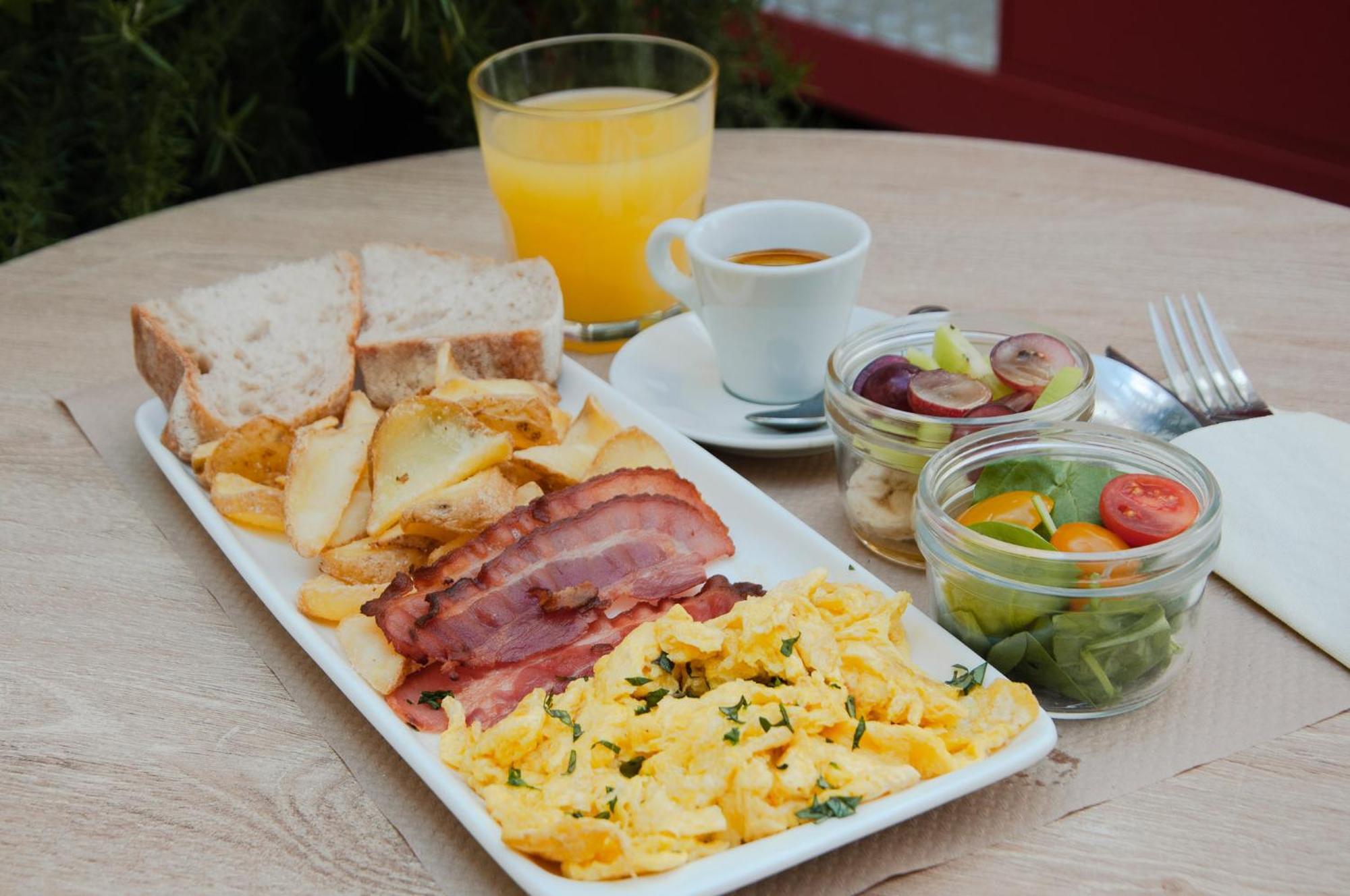 Yellowsquare Hostel *