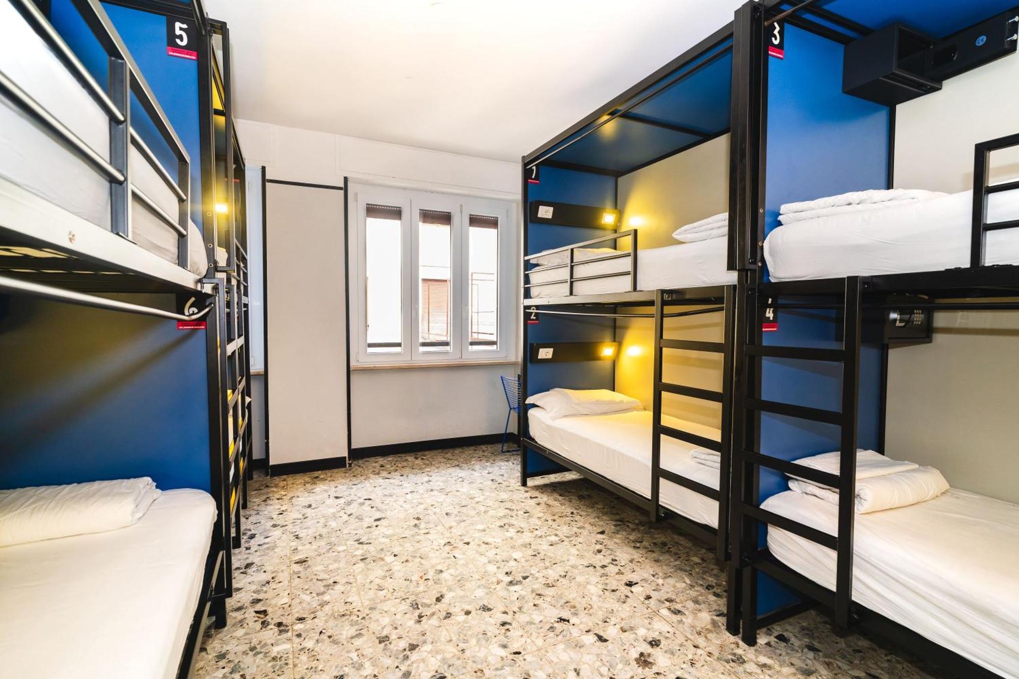 Hostel Yellowsquare